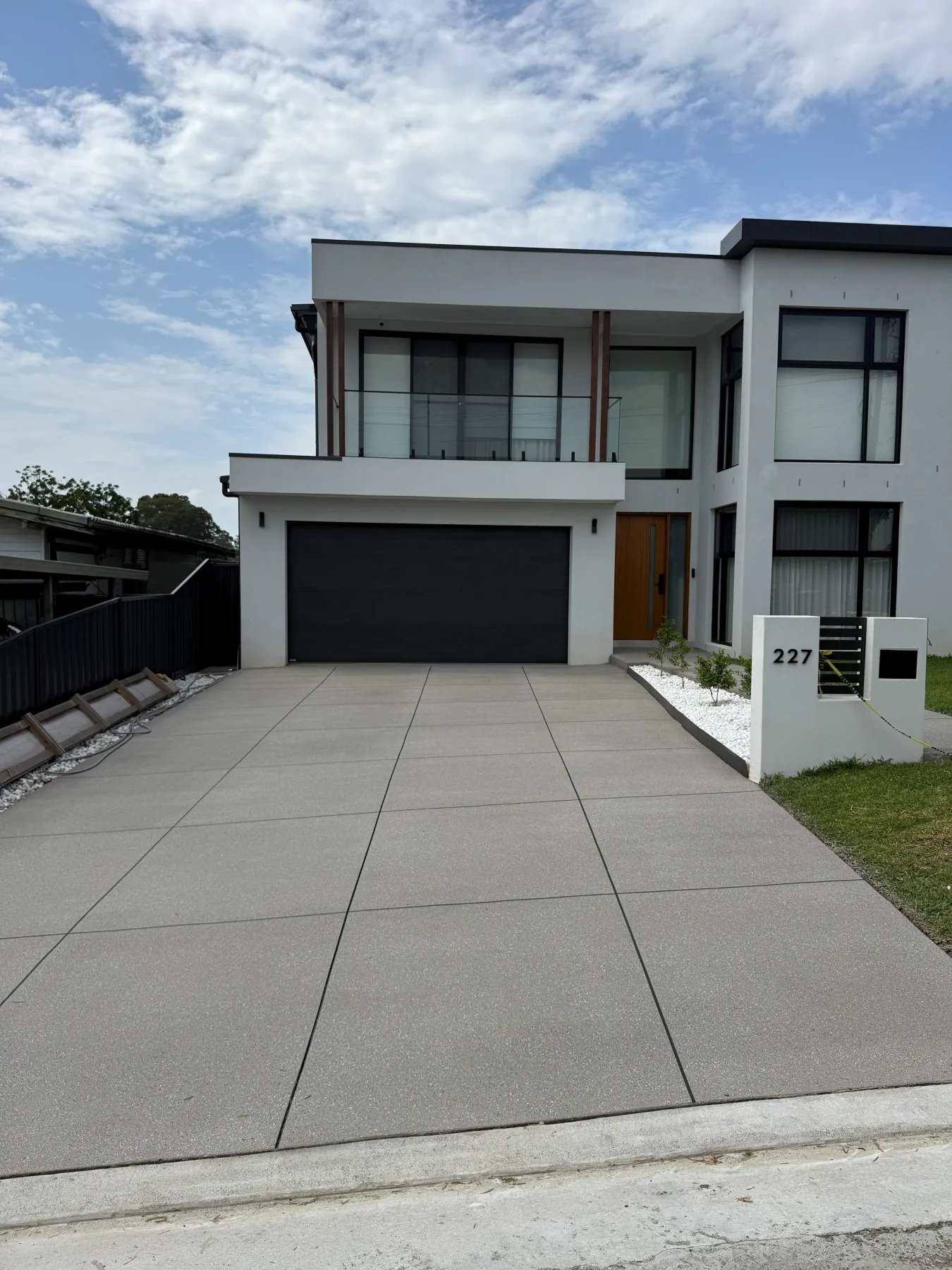 Silver Sands spray-crete driveway with large tile-box design in St Marys